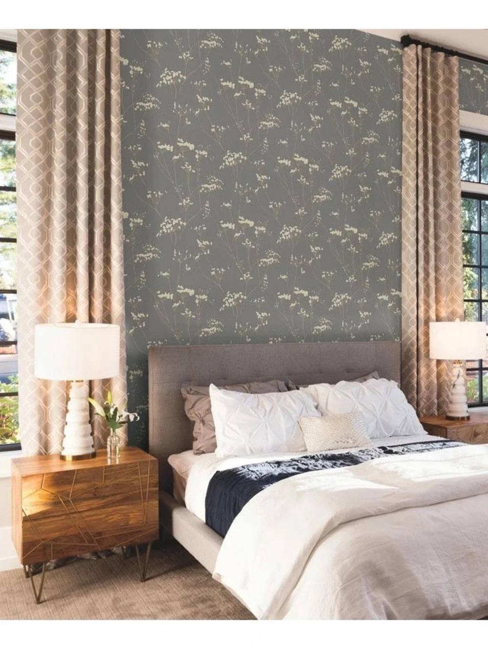 New YORK DN3711 ENCHANTED SILVER WALLPAPER Size 27 in x 27 ft